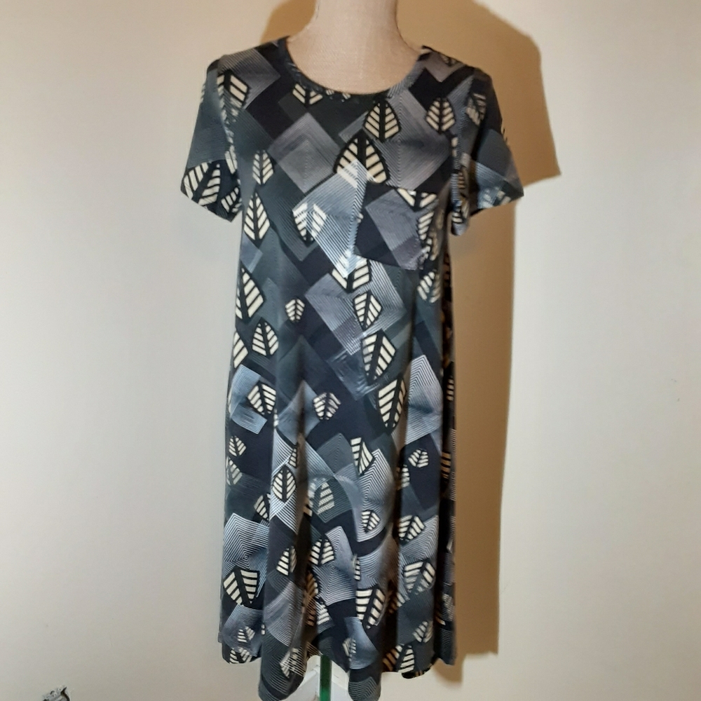 🌻3/$20 LuLaRoe geometrical print Carly dress XS